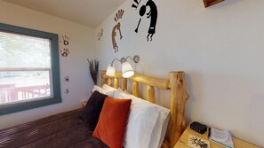 Cottage (Hot Tub, Studio Cabin w/ Kitchenette,) | Iron/ironing board, free WiFi, bed sheets - The Cozy Kokopelli Studio Cabin (Blanding)