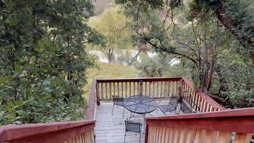 Cabin (Cozy Cabin with Loft by Zion and Bryc) | Teres/patio