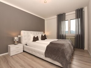 1 chambre, bureau, chambres insonorisées, lit parapluie