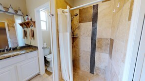 House | Bathroom | Separate tub and shower, jetted tub, hair dryer, towels