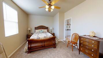 House | Iron/ironing board, free WiFi, bed sheets