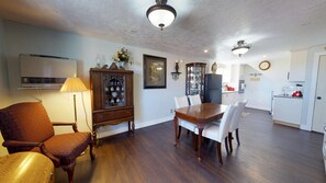 Apartment (Unique Vintage Apartment Galleria) | Interior - Grayson Down- Art Gallery (Blanding)