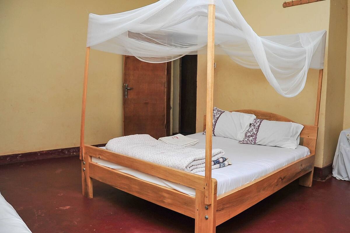 Standard Double Room, 1 Double Bed | 2 bedrooms, iron/ironing board, free WiFi, bed sheets