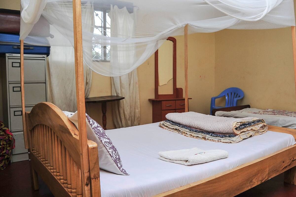 Standard Twin Room, 1 Double Bed | 2 bedrooms, iron/ironing board, free WiFi, bed sheets