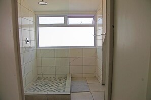 House | Bathroom | Separate bathtub and shower, free toiletries, towels - Cozy Quirky Cottage (Cape Town)