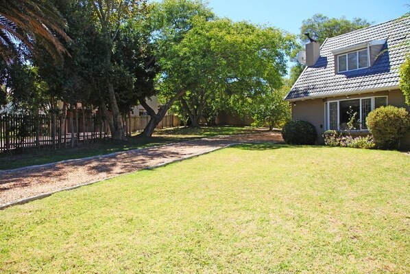 Front of property - Cozy Quirky Cottage (Cape Town)
