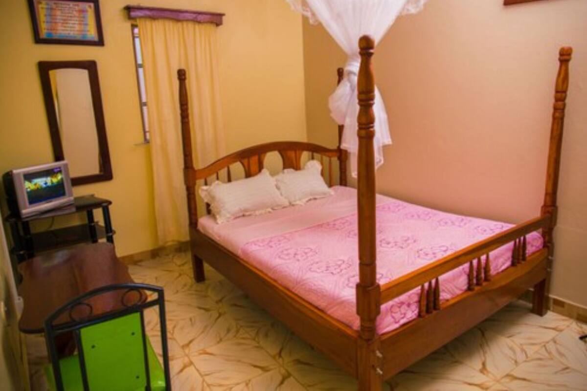 4 habitaciones, escritorio, wifi gratis y ropa de cama