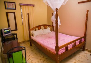 Deluxe Double Room, 1 Double Bed | 4 bedrooms, desk, free WiFi, bed sheets - Merona Hotel (Jinja)