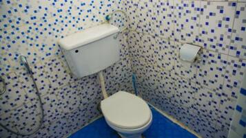 Douche, douche à « effet pluie », serviettes fournies