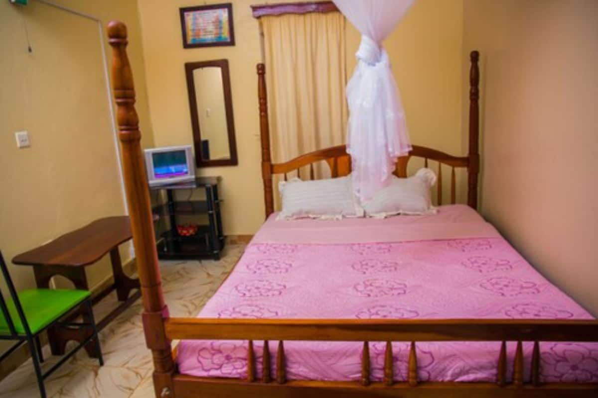 4 habitaciones, escritorio, wifi gratis y ropa de cama