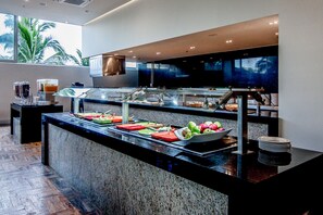 Daily full breakfast (MXN 480 per person)