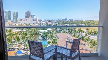 Minibar, in-room safe, desk, laptop workspace