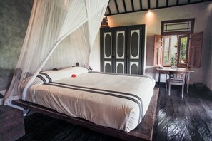 Suite estudio de lujo, 1 habitación, no fumadores, vistas al jardín | Decoración individual, mobiliario individual, escritorio