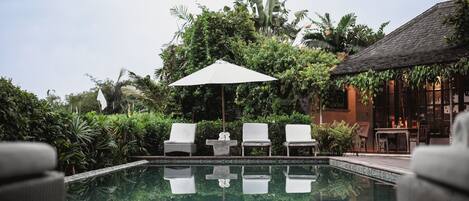 Outdoor pool, free pool cabanas