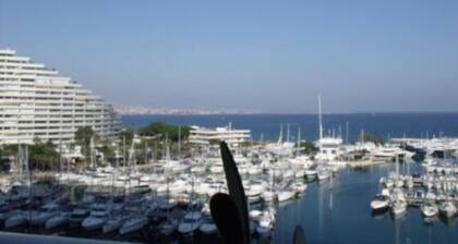 Large studio sea view and stunning harbor