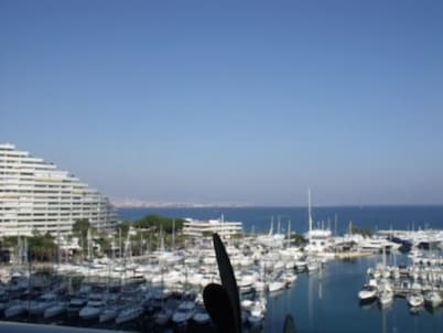 Large studio sea view and stunning harbor