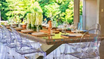 House | In-room dining