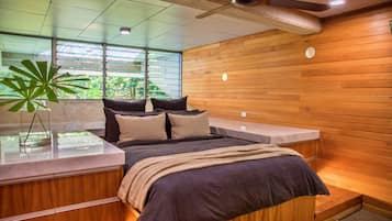 House | 6 bedrooms, blackout curtains, iron/ironing board, free cots/infant beds