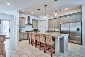 冰箱、微波炉、烤箱、炉灶