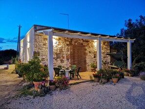 تناول الطعام بالخارج