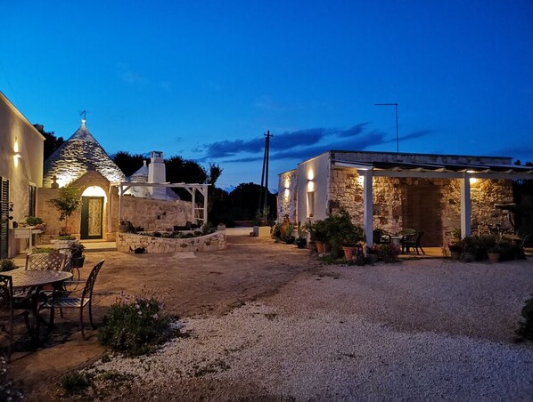 تناول الطعام بالخارج