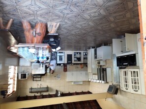 Fridge, oven, stovetop, cookware/dishes/utensils - Beautiful place in Esmeraldas near Our Farm (Esmeraldas)