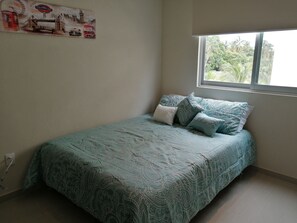 2 chambres, fer et planche à repasser, Wi-Fi, draps fournis