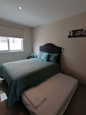 2 chambres, fer et planche à repasser, Wi-Fi, draps fournis