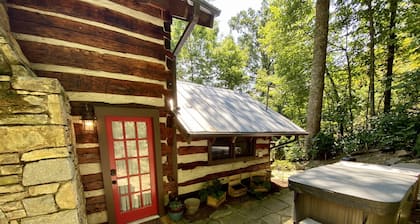 Kaunis, yksinäinen yksityinen Mountain Retreat aivan Asheville, NC