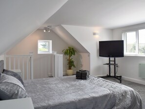 1 bedroom, bed sheets