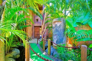 Property grounds - Casa Albero Via Roma (Surfers Paradise)