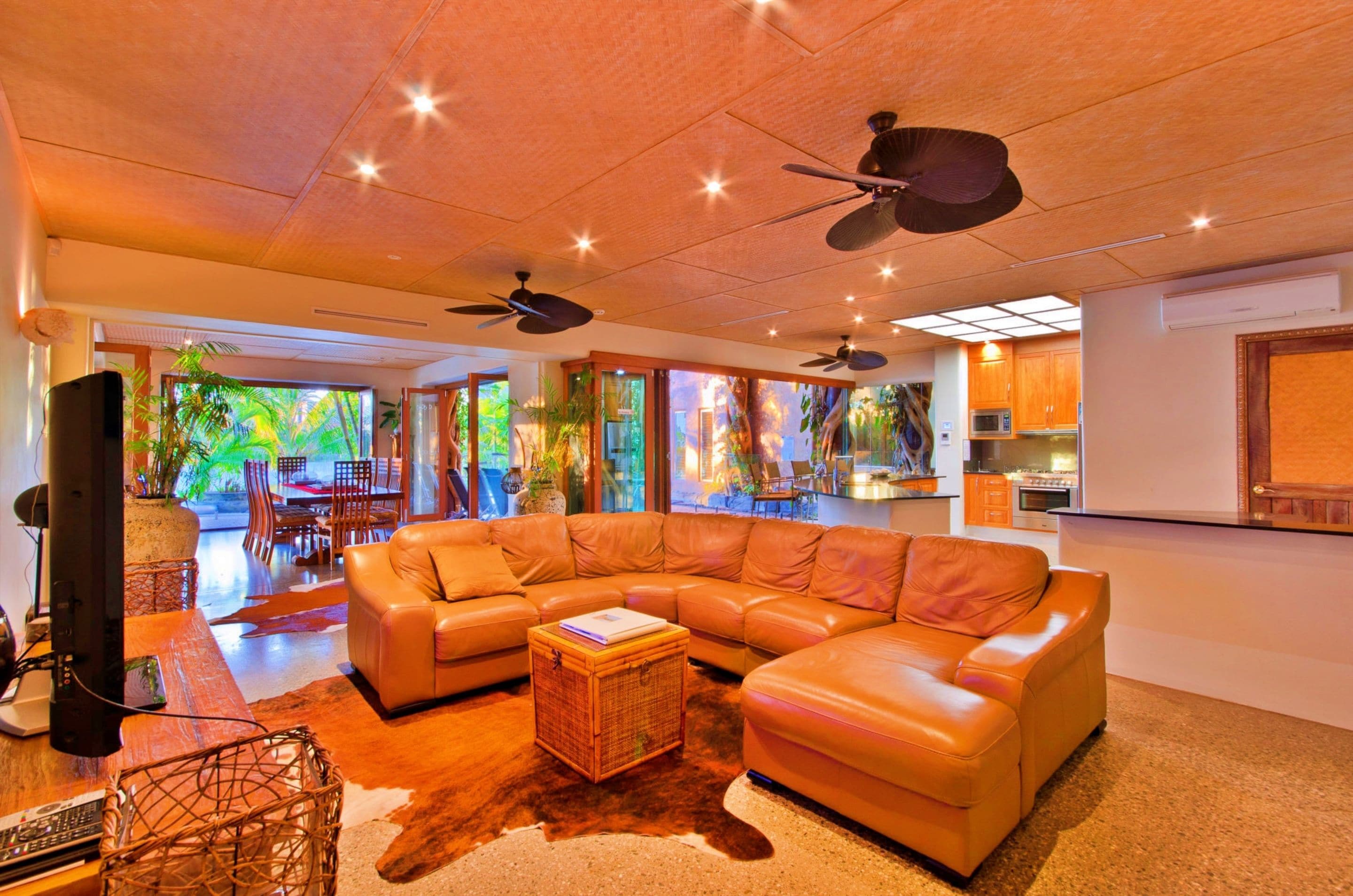 6-Bedroom House | Living area | Flat-screen TV, video game console, DVD player, iPod dock