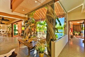 6-Bedroom House | Living area - Casa Albero Via Roma (Surfers Paradise)