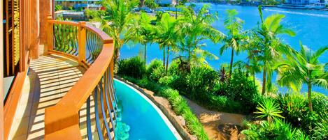 6-Bedroom House | Balcony view