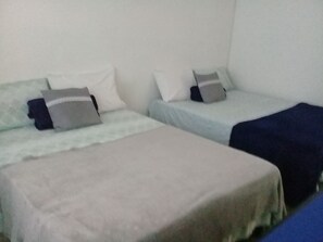 5 habitaciones, tabla de planchar con plancha, wifi y ropa de cama