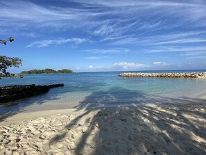 On the beach - Fantastic  Beachfront  2 B&B Condo.  Perfect Work From Home! WiFi &Cable  (Negril)