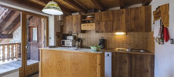 Beautiful chalet facing south in Champagny en Vanoise