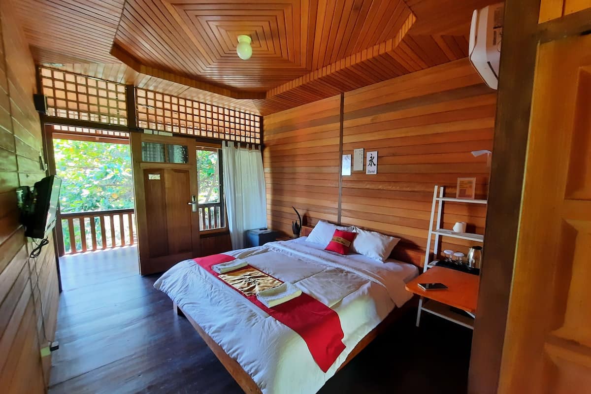 Chambre (Woodhouse AC Room)