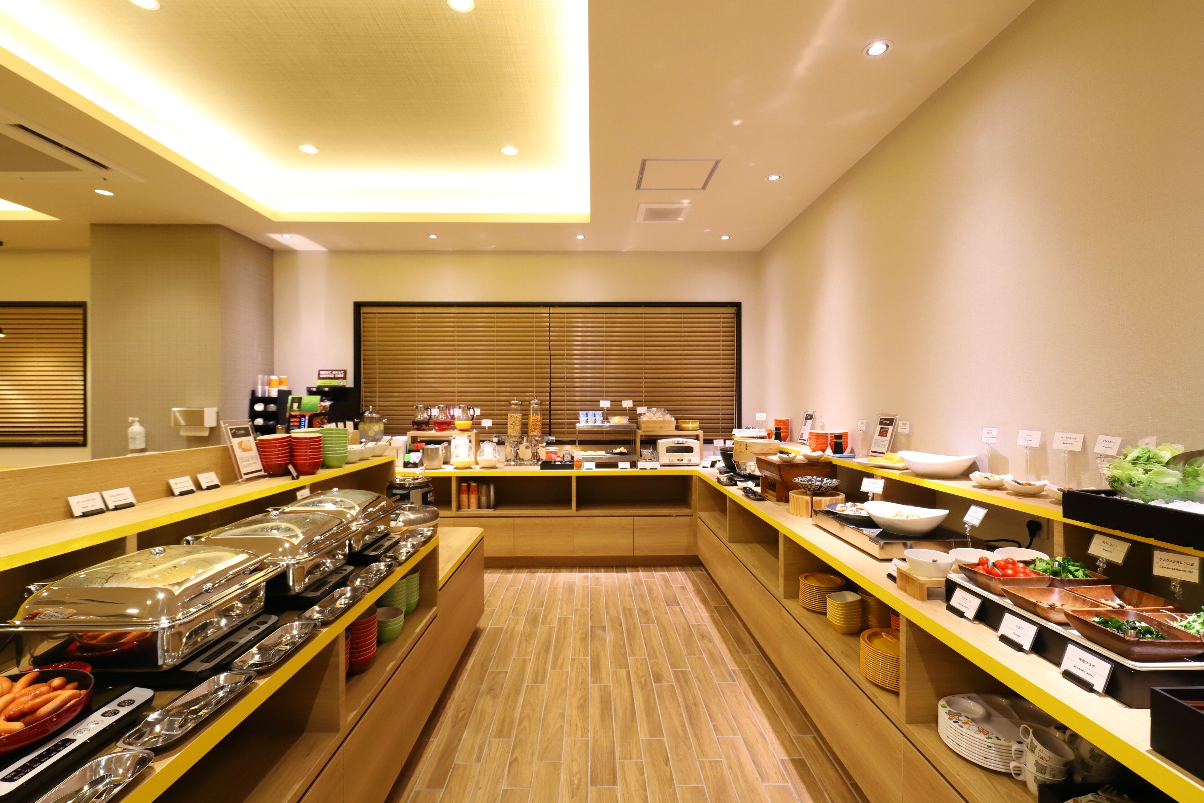 daily buffet breakfast (jpy 1400 per person)
