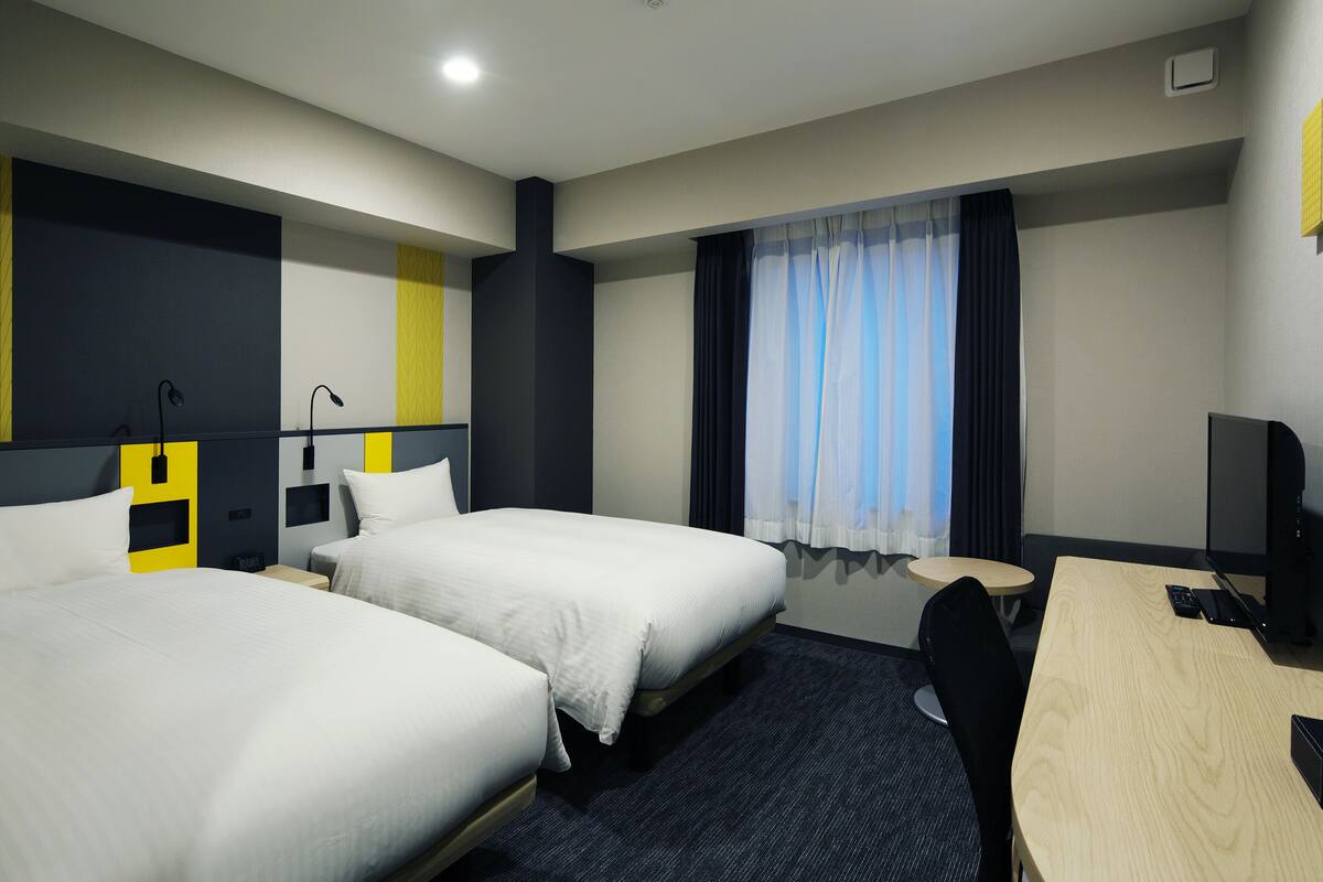 twin room, non smoking | desk, free wifi, bed sheets