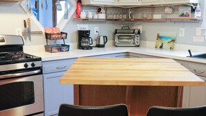 Fridge, microwave, oven, stovetop - Smallwood St Park, Groups, Fire Pit, Blackstone, large parking area (Marbury)