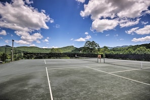 A tennis court with a net, surrounded by greenery and hills. - Steps to Sugar Mountain! Condo w/ Furnished Deck (Sugar Mountain)