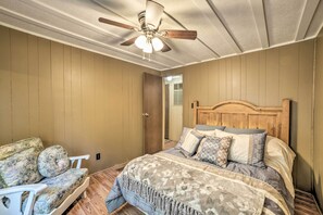 3 bedrooms, iron/ironing board, Internet, bed sheets