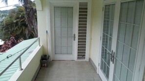 Unclassified image, 5 of 9, button - LovelySpace (Gros Islet)