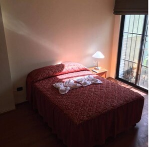 Habitacion Doble #2 | Free WiFi, bed sheets - Global airport bed and breakfast (Guatemala City)