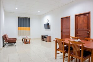 Premium-Villa | Wohnbereich | Flachbildfernseher