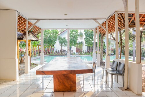 OYO 1395 Carita Asri Villas & Resort