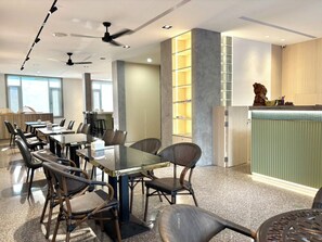 Lobby sitting area - Da Xi Lao Cheng Si Ji Xing Guan (Taoyuan City)