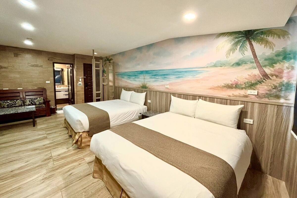 Comfort Quadruple Room (Limited parking, reservation required)