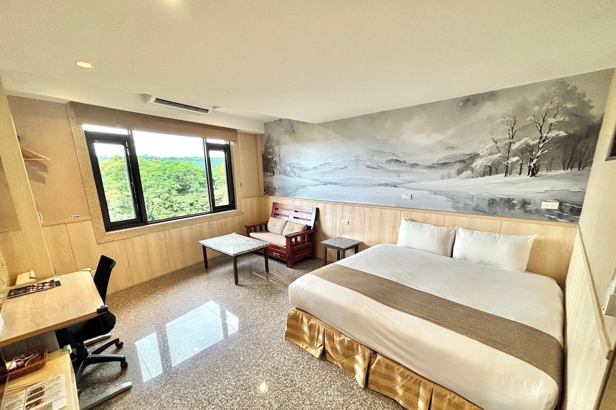 Camera doppia, vista montagna (Limited parking, reservation required) | Con stile personalizzato, con arredamento individuale, una scrivania